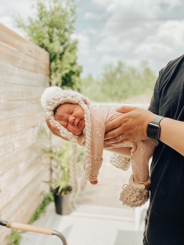 Ensemble de naissance : BONNET ET PANTOUFLES