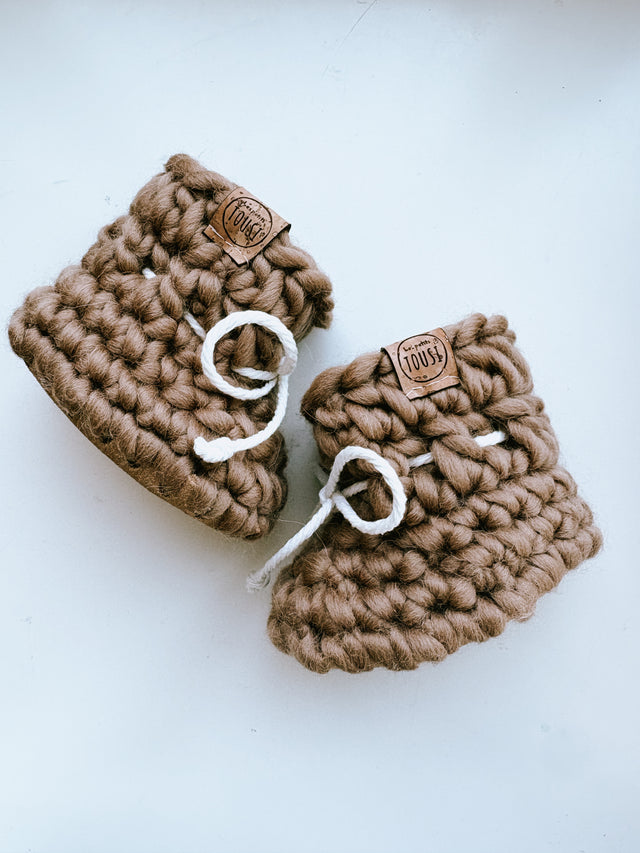 Ensemble de naissance : BONNET ET PANTOUFLES