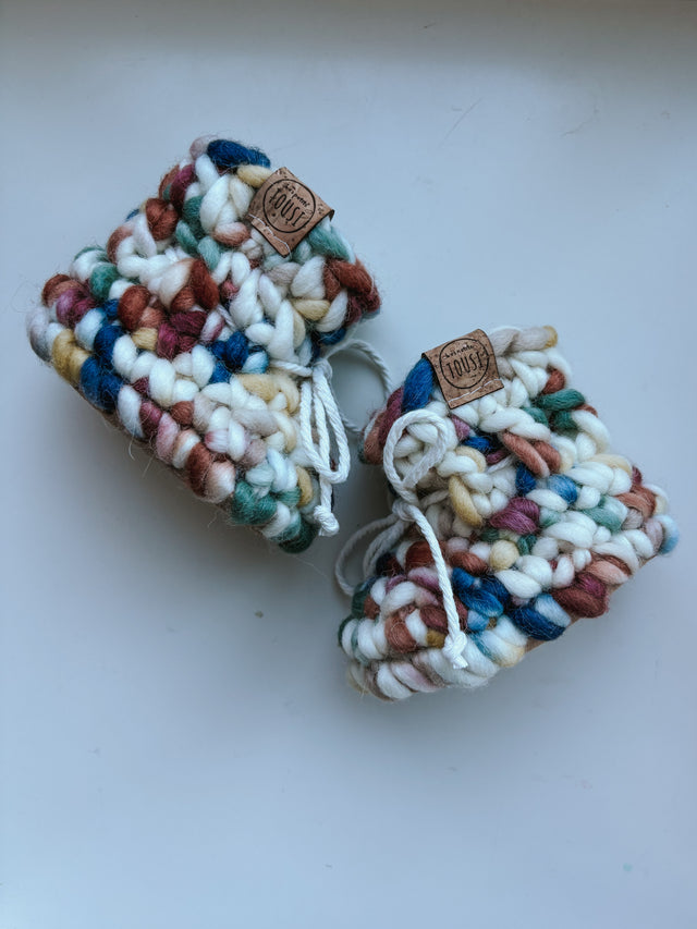 Ensemble de naissance : BONNET ET PANTOUFLES