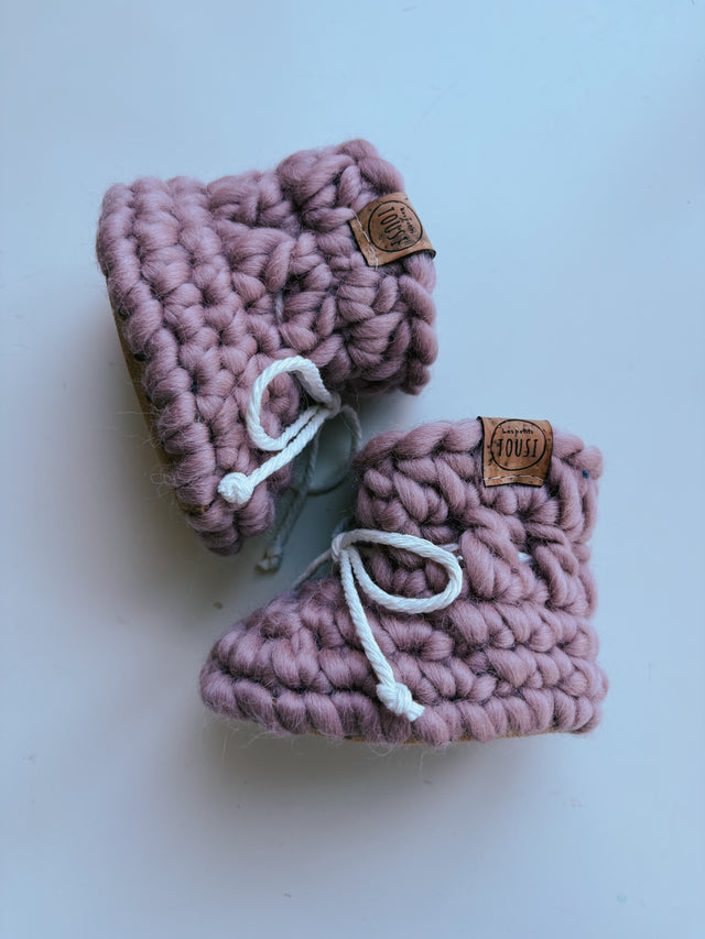 Ensemble de naissance :  BONNET ET PANTOUFLES