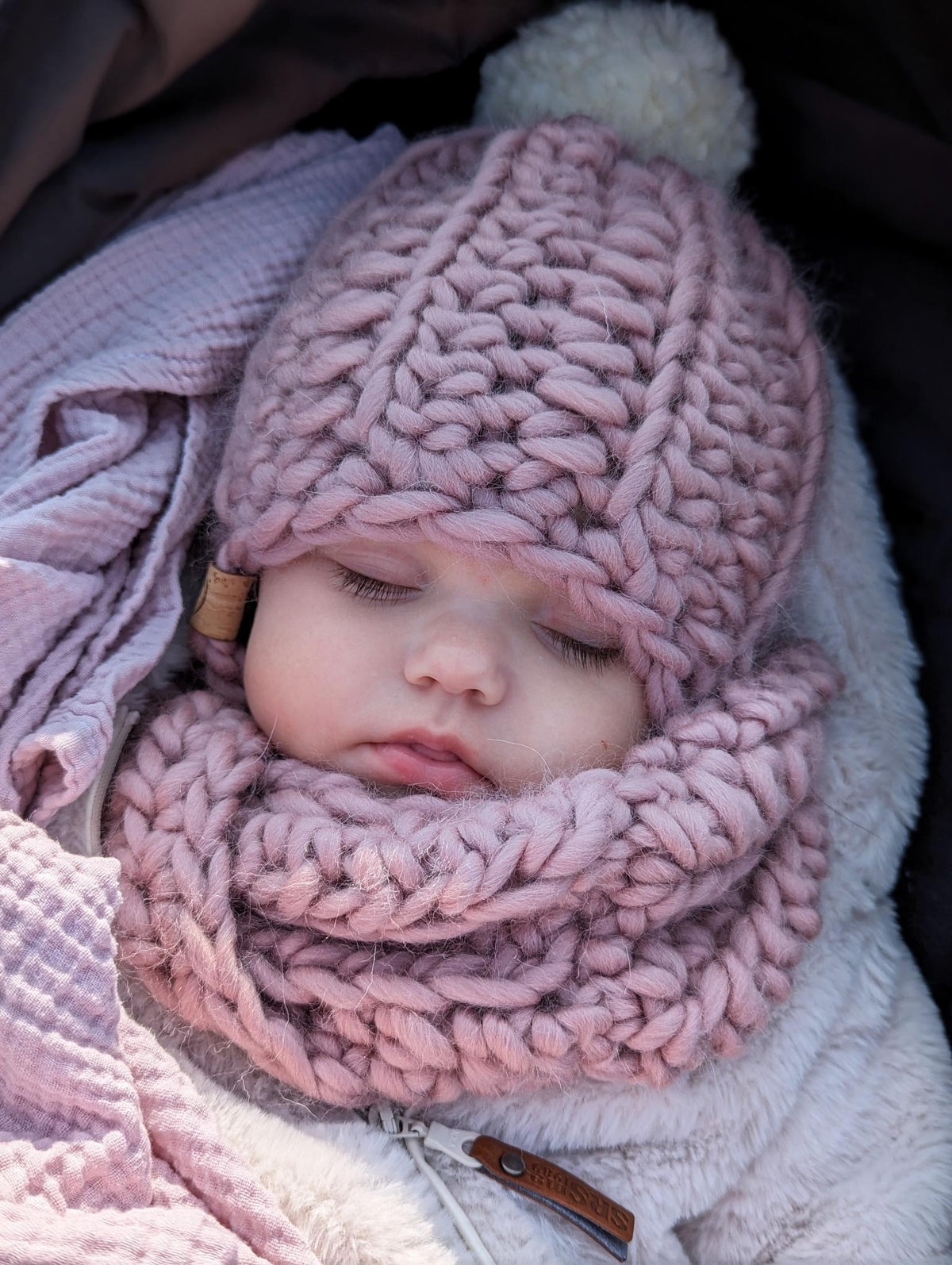 Tuque en laine à pompon LÉON - Précommande - Les petits Tousi